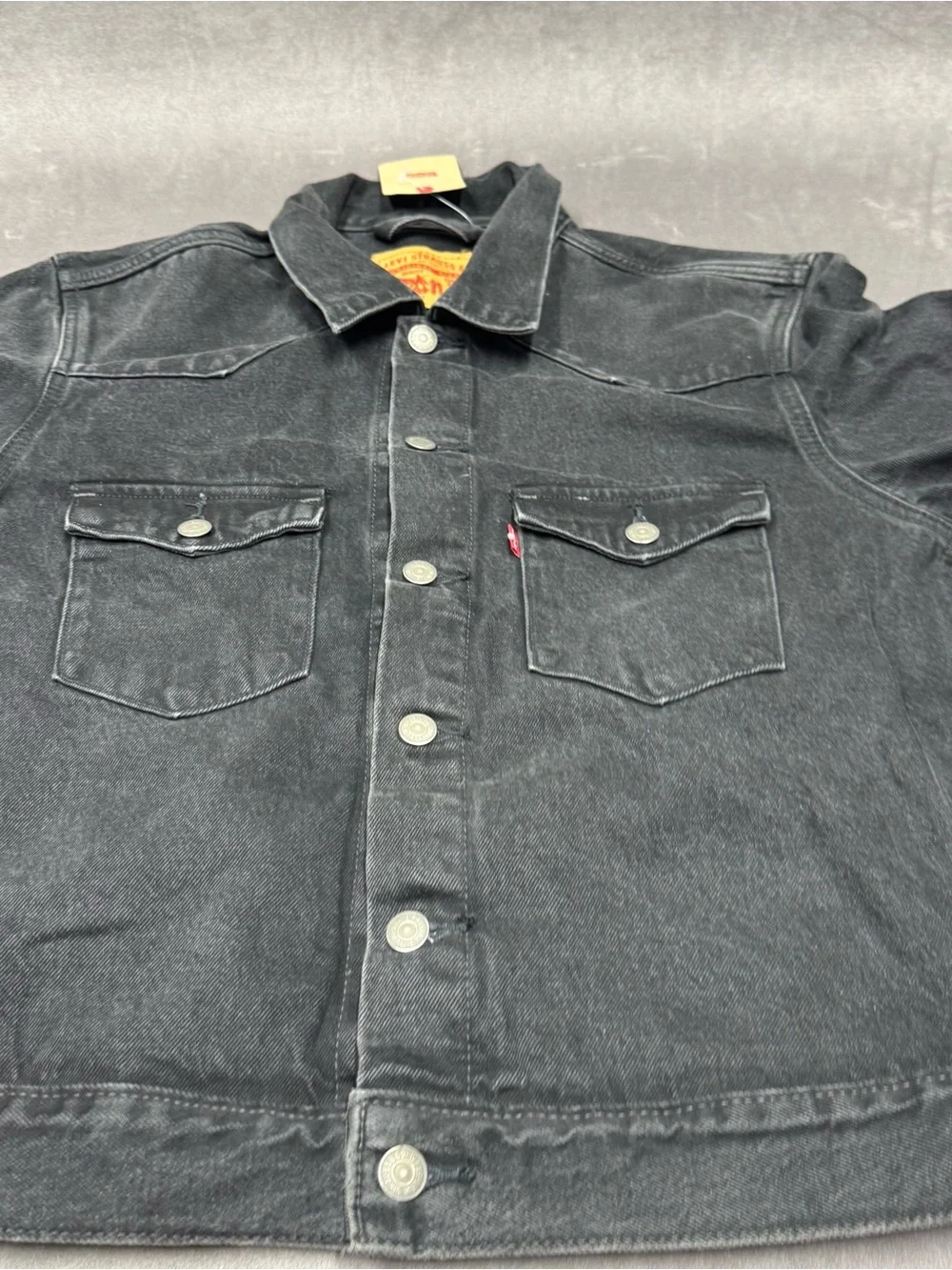 Levi's Black Denim Trucker Jacket with Button Front relaxed fit men’s size M